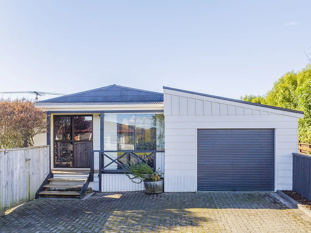 Waikanae 3房  Comfort, Private & Secure in the heart of Waikanae