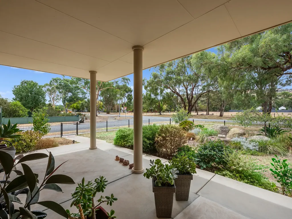 Euroa 3침실 HILL OUTLOOKS - STUNNING QUALITY BRICK HOME