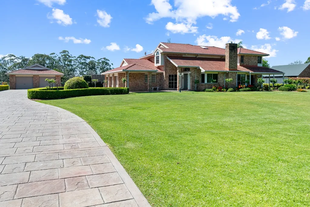 Black Hill 5غرفة نوم Newcastle Acreage Lifestyle – Space, Convenience & Equestrian Appeal