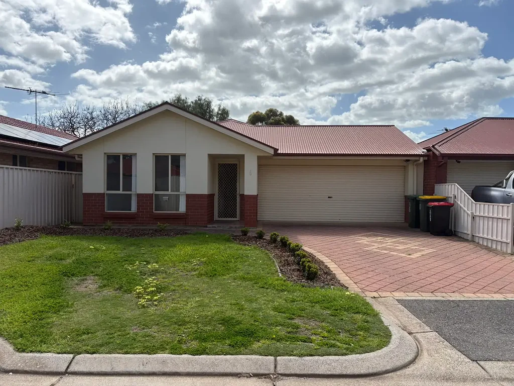 Charming 3-Bedroom Home on Bright Street!