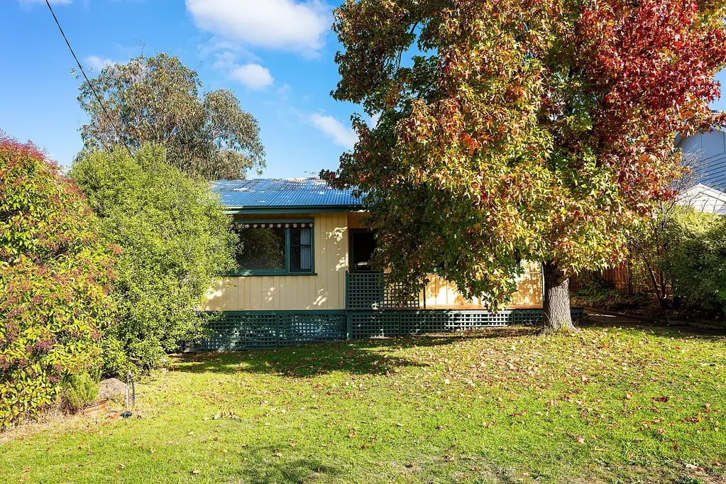 Comfortable 2 bedroom home close to town