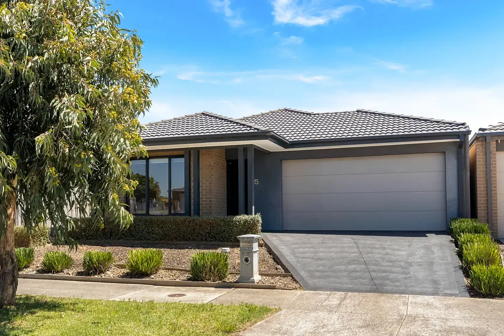 5 Falstone Circuit, Mickleham, VIC 3064