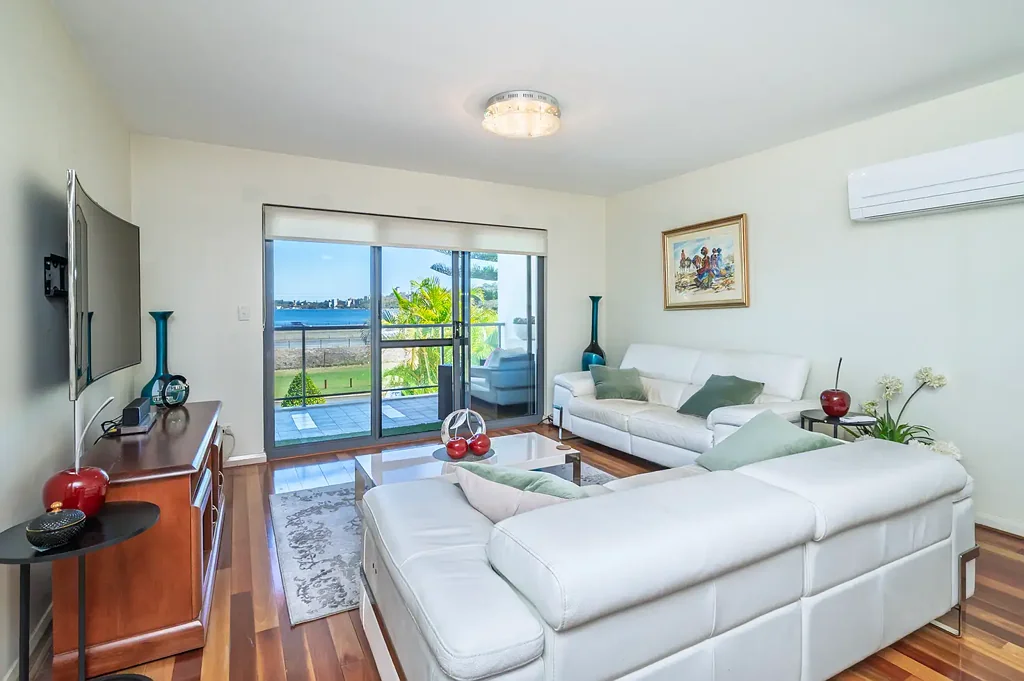 FULLY FURNISHED & EQUIPPTED - 3 BEDROOM, 2 BATHROOM, 2 CAR PARKING, POOL, SAUNA, SPA, GYM, & SPA.