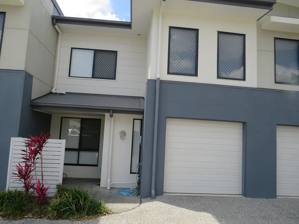 MODERN- LARGE TOWN-HOUSEs, Luxury Bayside Living With Location! Thornlands.