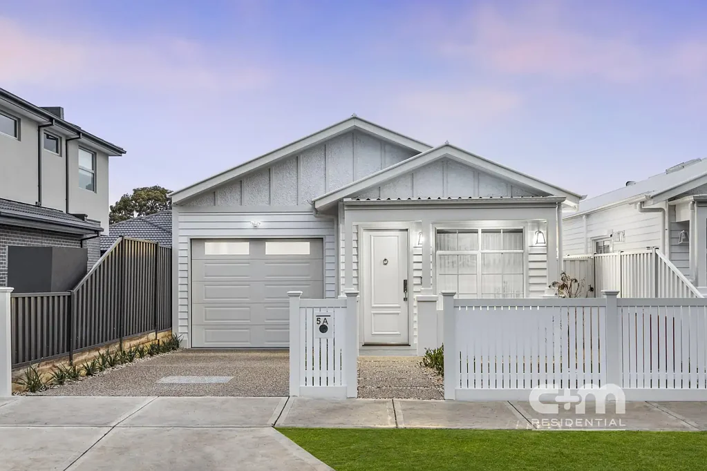 5a Curie Avenue, Oak Park, VIC 3046