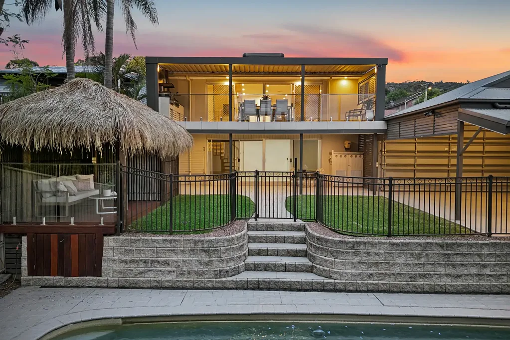 Point Clare 4房  Resort style retreat with rare 503sqm subdivision potential STCA