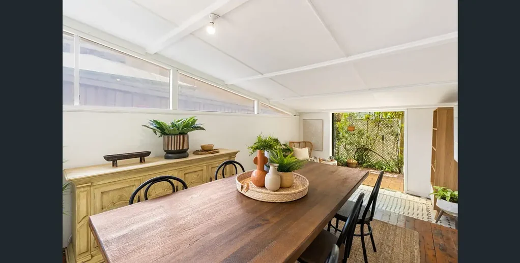 106 Ridgeway Avenue, Southport, QLD 4215