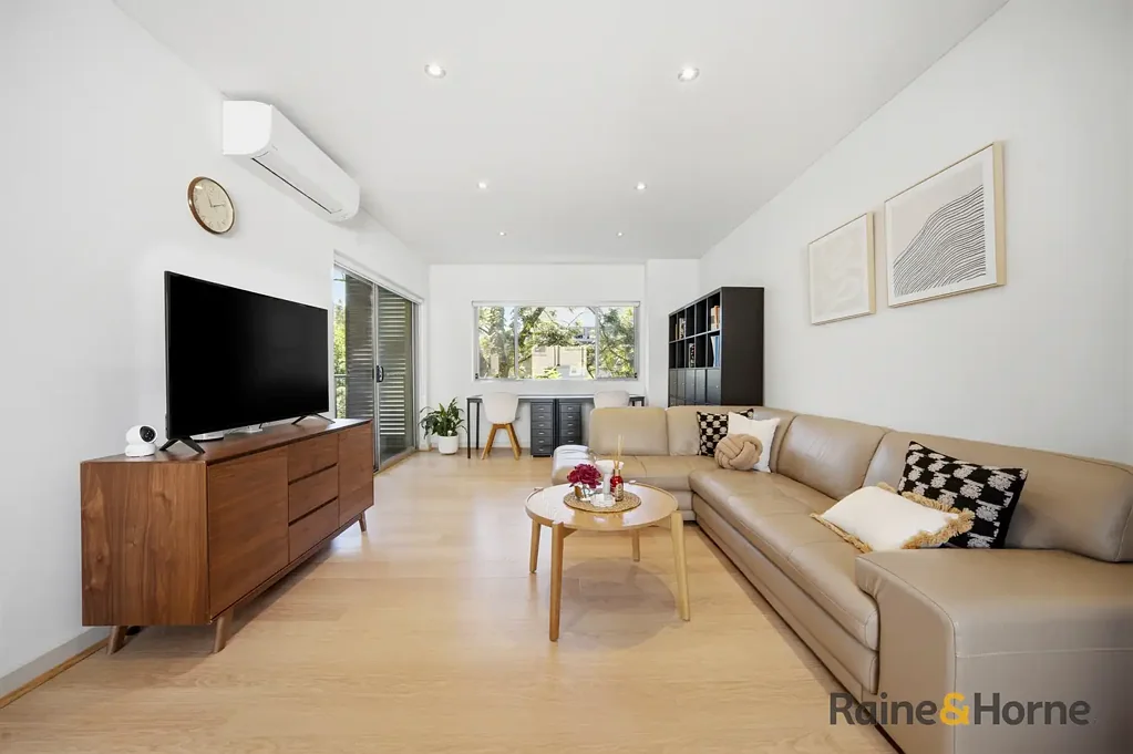 Killara 2 Bedroom Oversized, Sunlit Apartment with Windows in Kitchen & Bathrooms