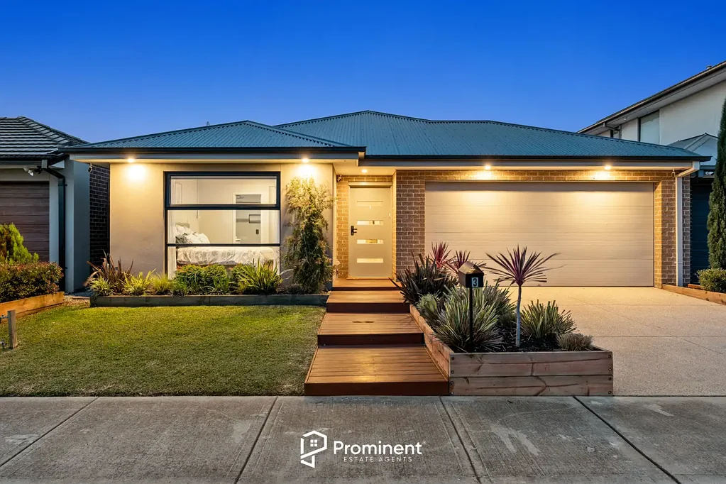 3 Houdan Way, Clyde North, VIC 3978