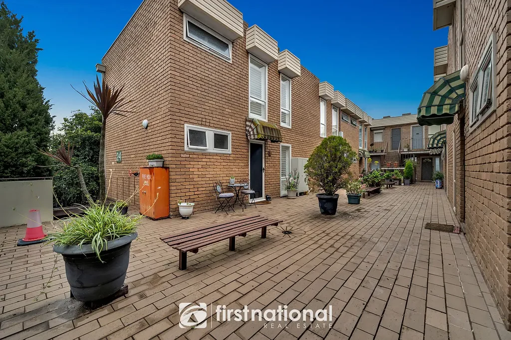 Dandenong 2ਬੈੱਡਰੂਮ Stylish, Low-Maintenance Living with Exceptional Lifestyle Appeal