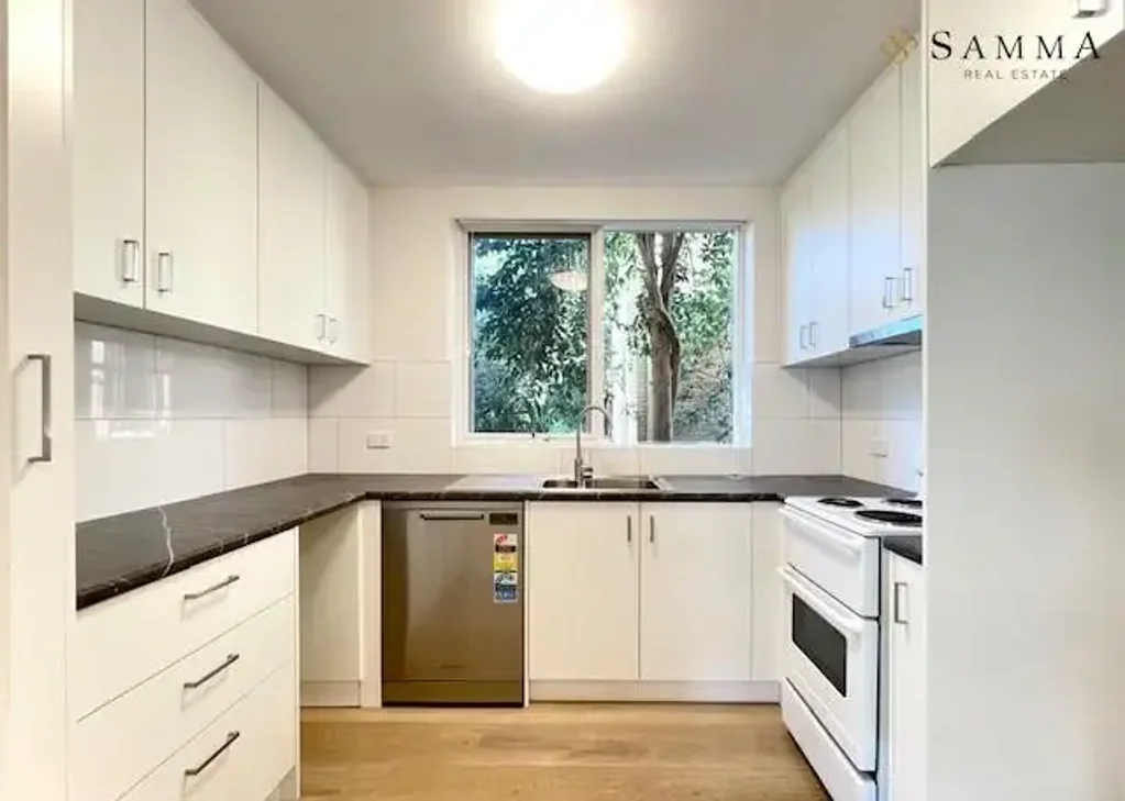 Charming 2-Bedroom Family Home in Footscray – Suburban Tranquility Meets Urban Convenience!