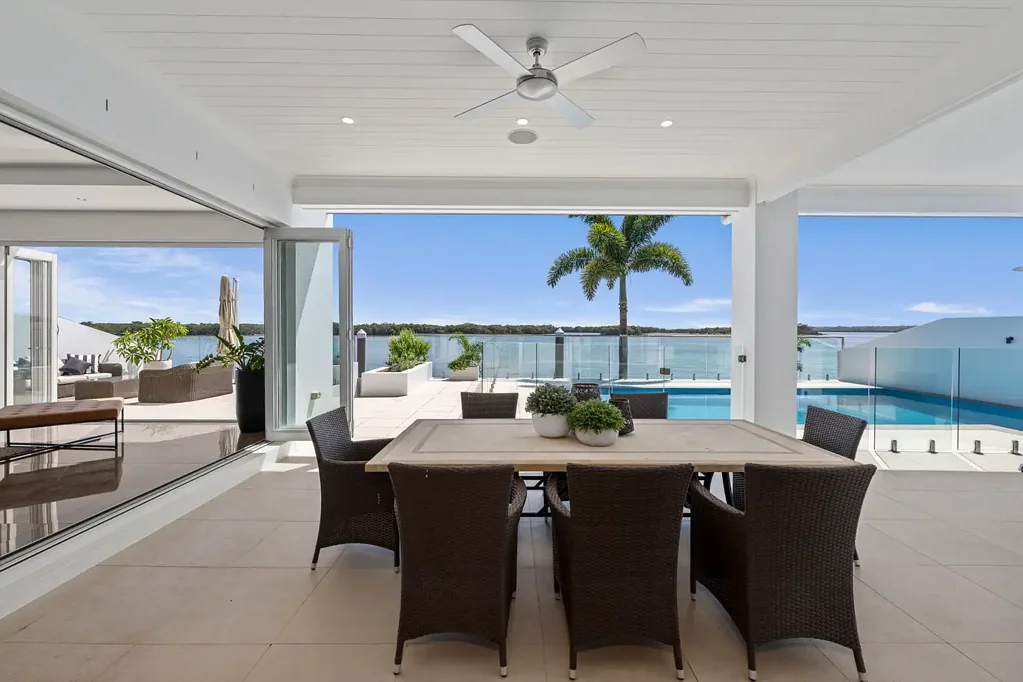 23 Knightsbridge Parade West, Paradise Point, QLD 4216