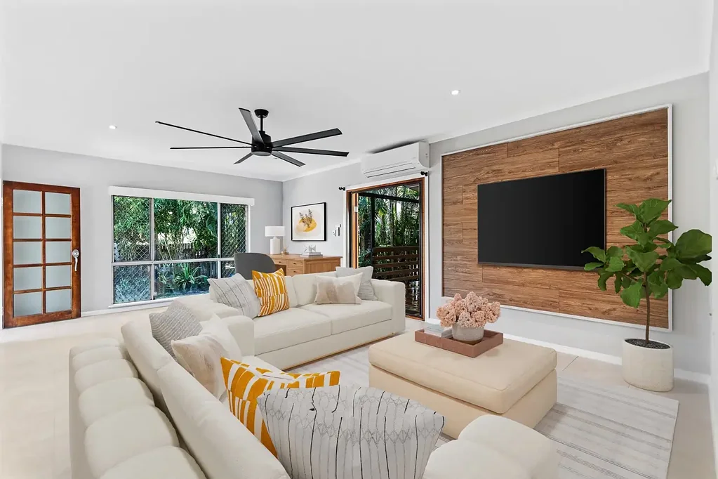 Gordonvale 4chambre STRIKING FAMILY RESIDENCE WITH LARGE POWERED SHED & SOLAR