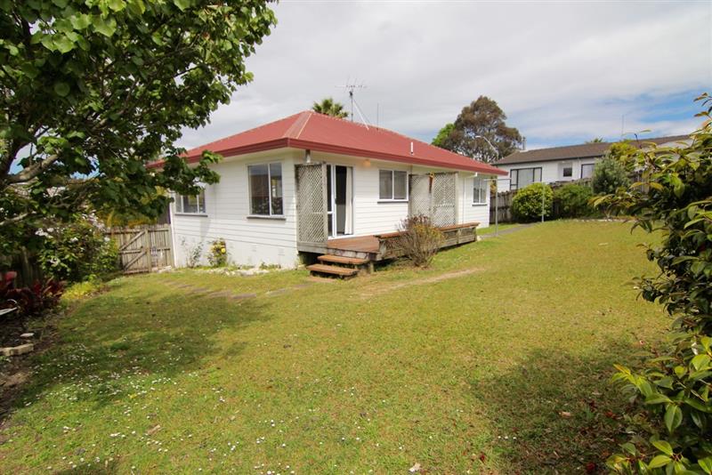 17 Caribbean Drive, Unsworth Heights, Auckland - North Shore, 3 कमरे, 1 बाथरूम