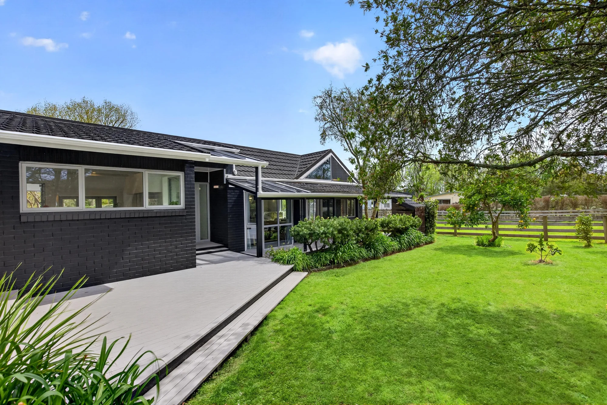 806 Waitakere Road, Kumeu, photo 12