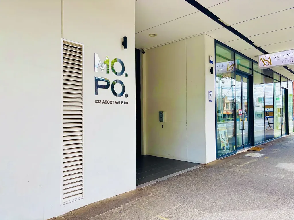 Moonee Ponds 1房 卓越奢华设计 知名建筑师打造 温馨功能性完美融合 
宽敞比例 现代审美 开放式生活区域 
高端装修厨房 豪华浴室设施 欧洲式洗衣房 
屋顶俱乐部 墨尔本CBD近距离 餐厅购物娱乐集散地 
现代都市生活典范 Warmth and functionality one bedroom apt in Mooness Ponds