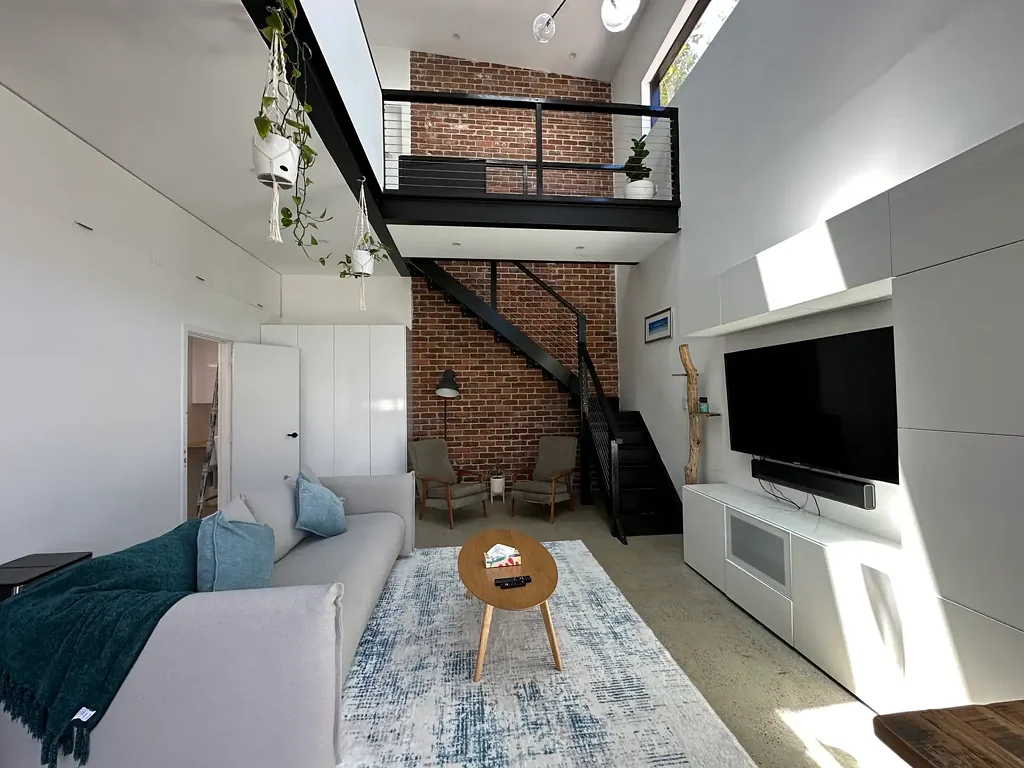 Stylish 2BR Townhouse in Fremantle ((Unfurnished))