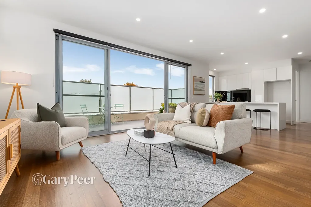 St Kilda East 2房 现代住宅设计 卓越品质 宽敞空间 自然光线 私密露台 精美厨房 豪华主卧 独立卫浴 便捷交通 优质生活 Elevated style with impressive proportions