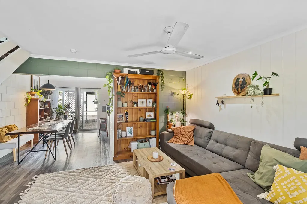 Yorkeys Knob 2 Bedroom Move-In Ready Townhouse in Prime Yorkeys Knob Location!