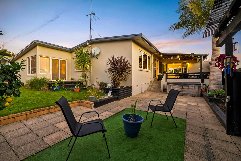Pakuranga Heights 4Kwarto Deceased Estate - Desperate Family Needs a Sale