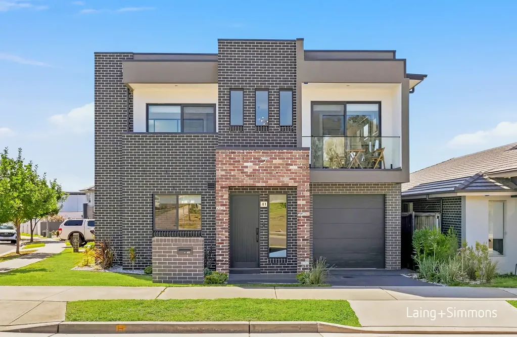 Caddens 3房 醒目的现代住宅，正对 Hilltop Park 和游乐场 Striking contemporary residence opposite Hilltop Park and playground