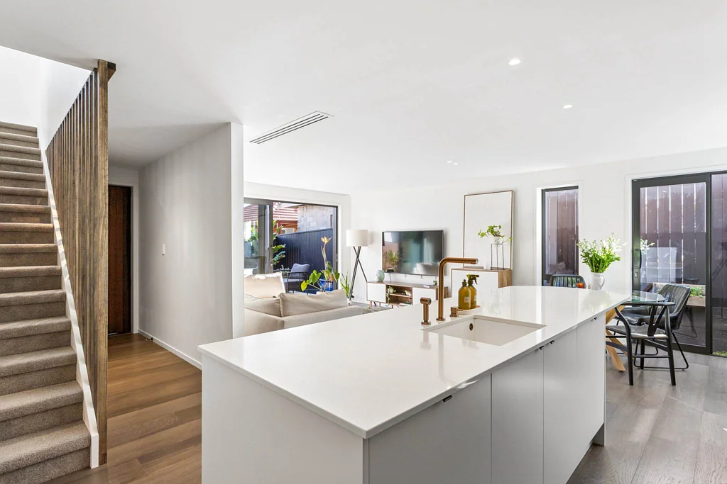 Te Atatu South 3房  Vendor Bought - This Masterpiece Must Be Sold