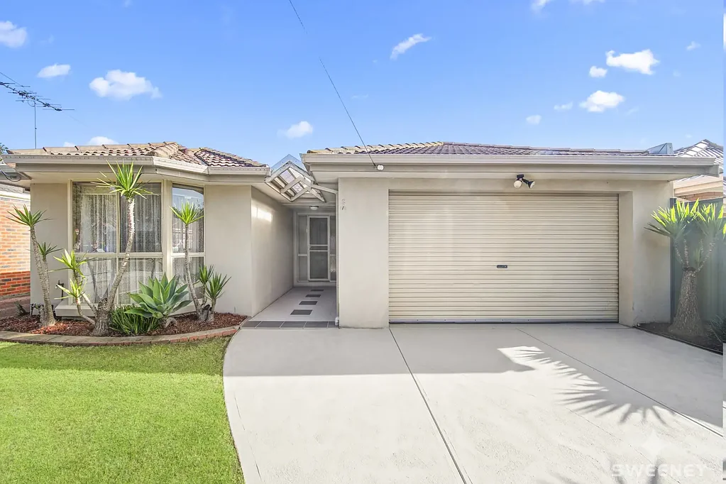 Altona Meadows 2Moenga Inviting, Independent, One Of Two