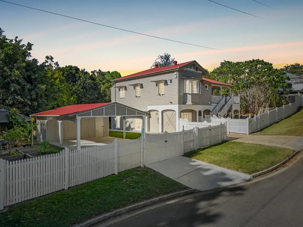 East Ipswich 5Kwarto Rare Opportunity to Secure Renovated Property on 1181 Sqm block