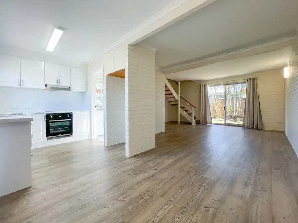 TWO BEDROOM TOWNHOUSE IN CENTRAL LOCATION