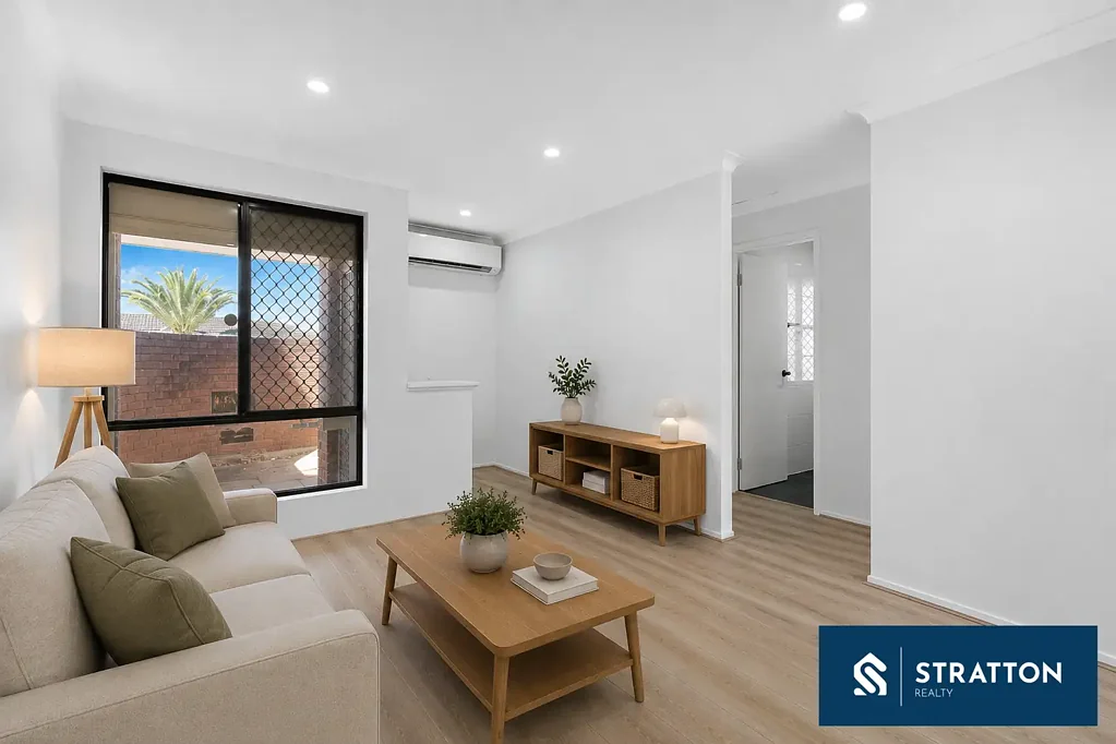 Parkwood 2Zimmer Fully Renovated Unit with Secure Living & Rare Outdoor Space