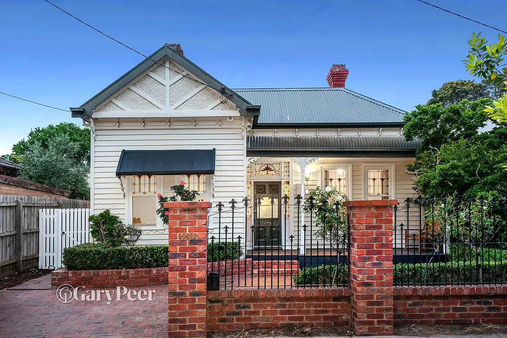 Caulfield East 4ห้องนอน Treasured Edwardian entertainer beautifully updated