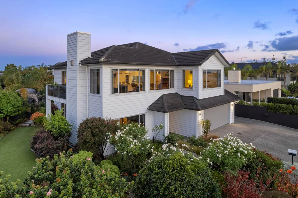 Beachlands 4 Bedroom Award-Winning - Coastal Masterpiece