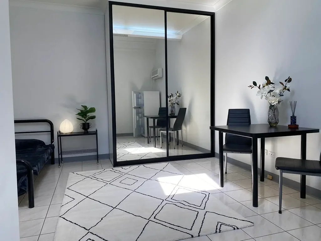 Furnished studio moments to Sydney Uni