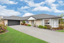 8 Headcorn Place, Botany Downs