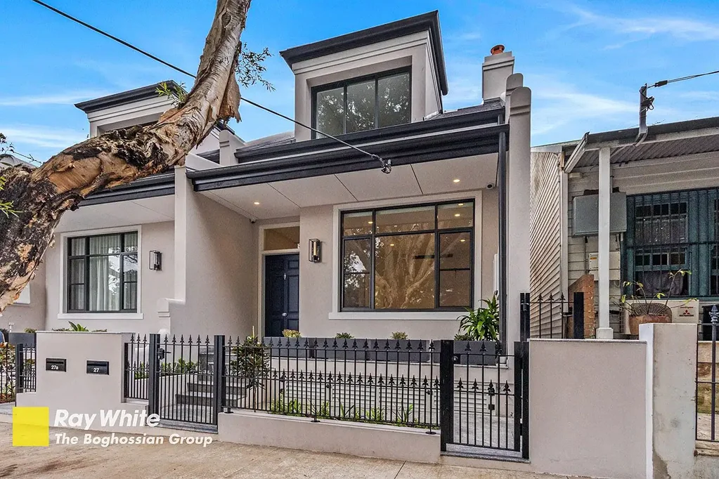 Brand New Luxurious Terrace in sought after location