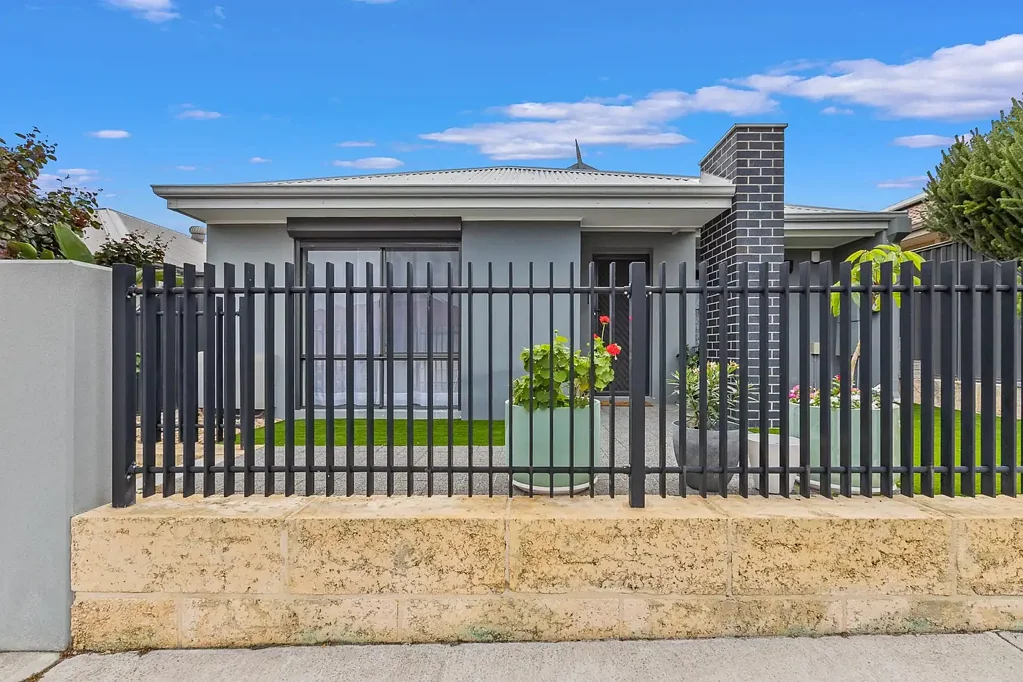 Eglinton 3房  SELLING THIS WEEKEND OPEN SATURDAY 12-12.30PM