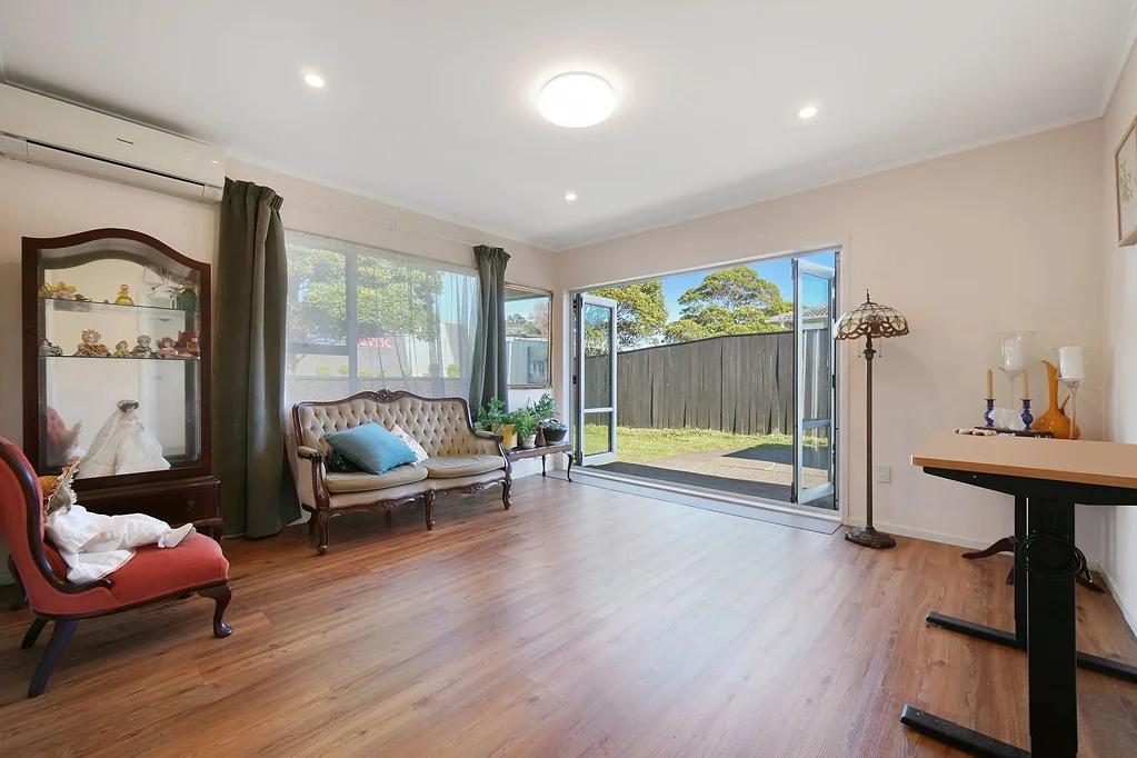 2 bed, 1 bath + fully fenced outdoor space