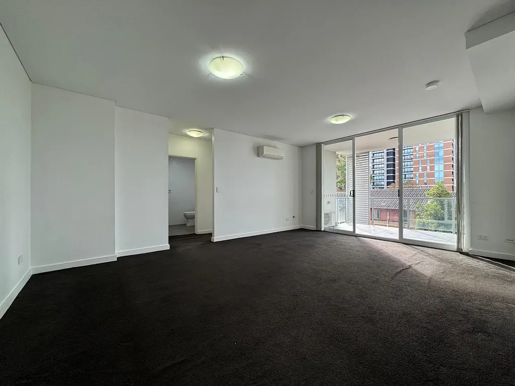 Stylish Apartment Offering Space, Comfort & Convenience