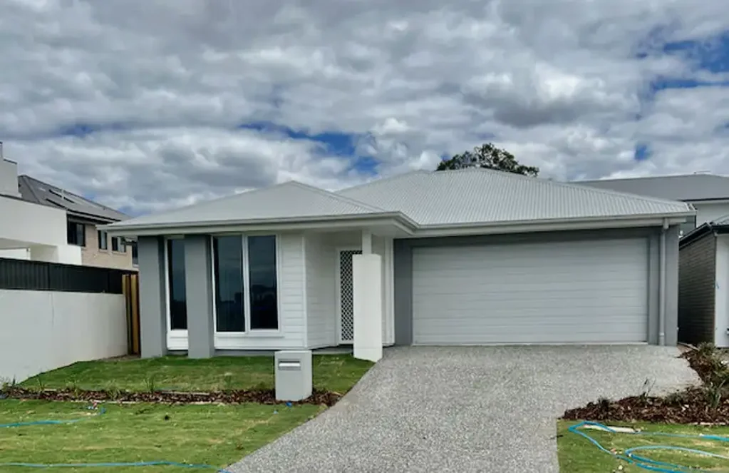 Modern Home with Ducted Air-Conditioning!