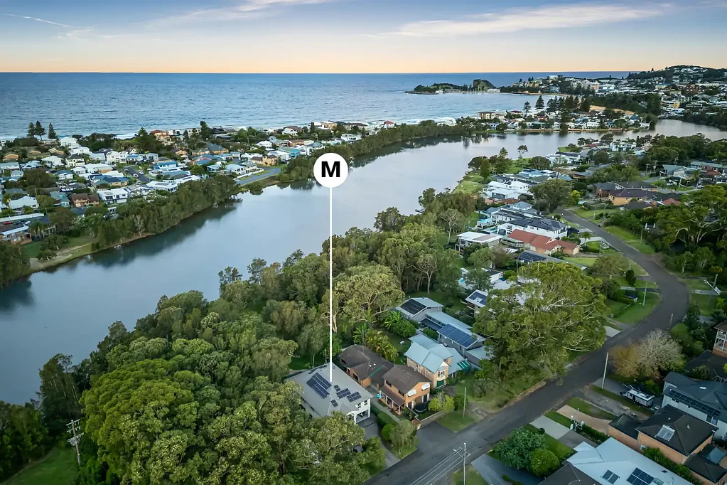 Terrigal 5房  Private 1379sqm waterfront residence with a rare level yard in a prestigious coastal setting