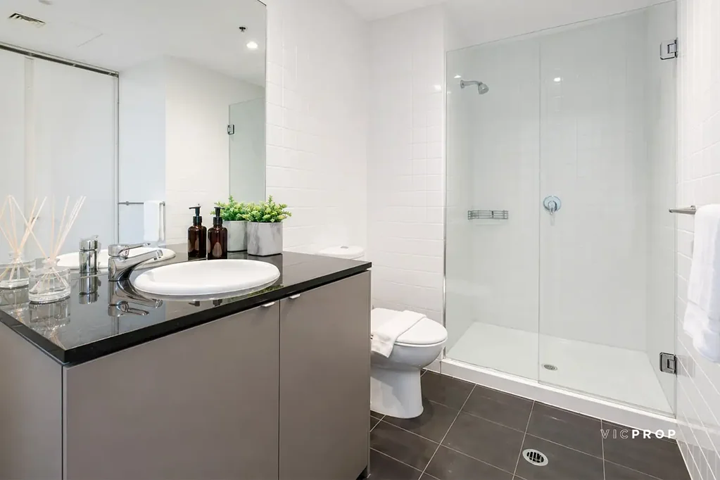 FULLY FURNISHED CBD APARTMENT