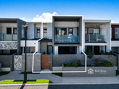 Robina 3 Bedroom Modern Townhome in Exclusive Vue Terraces - Perfect Lifestyle or Investment!