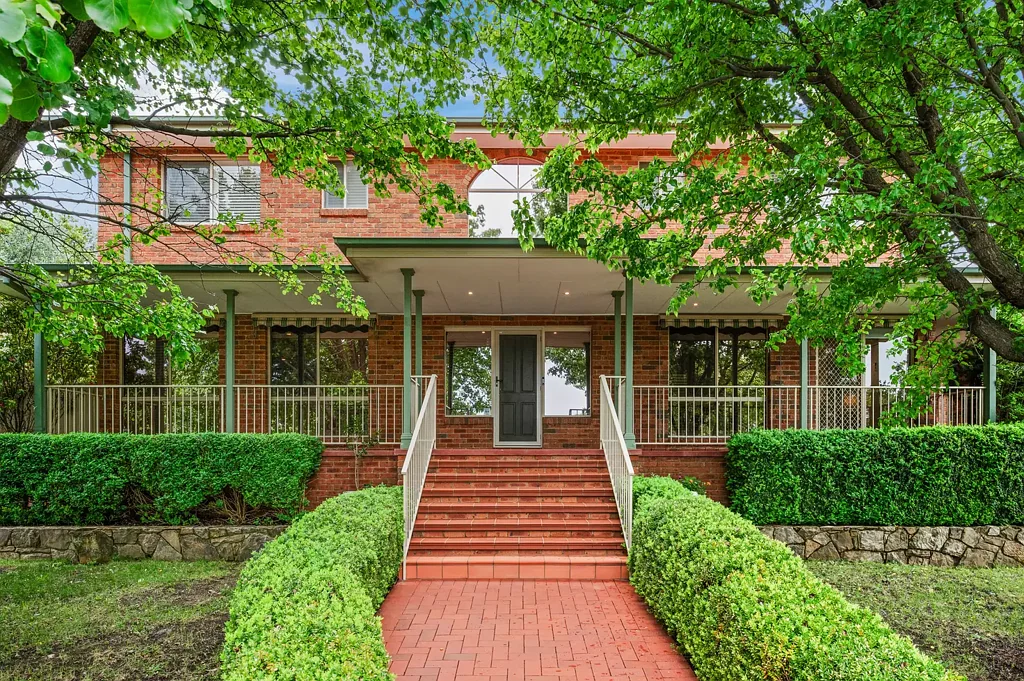 Nicholls 5ห้องนอน Commanding Luxury in blue-chip street