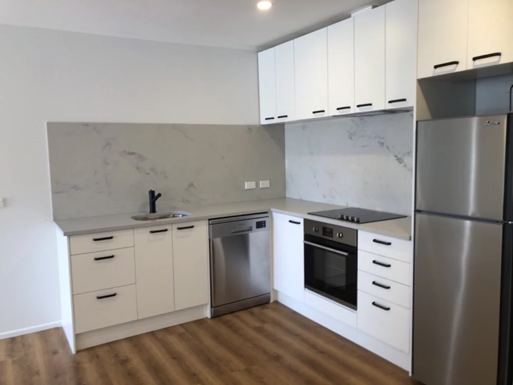 Brick n Tile Beauty - Refurbished Three Bedroom Apartment