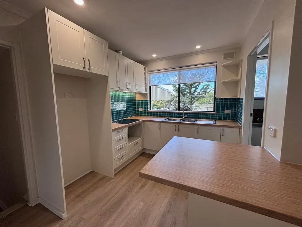 Cozy 3-Bedroom Home Just a Short Walk to the Centre of Victor Harbor