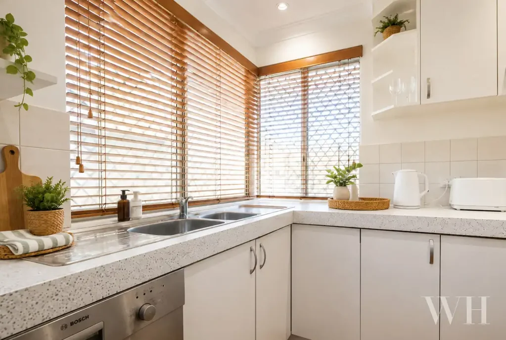 Fully Furnished Como Retreat!