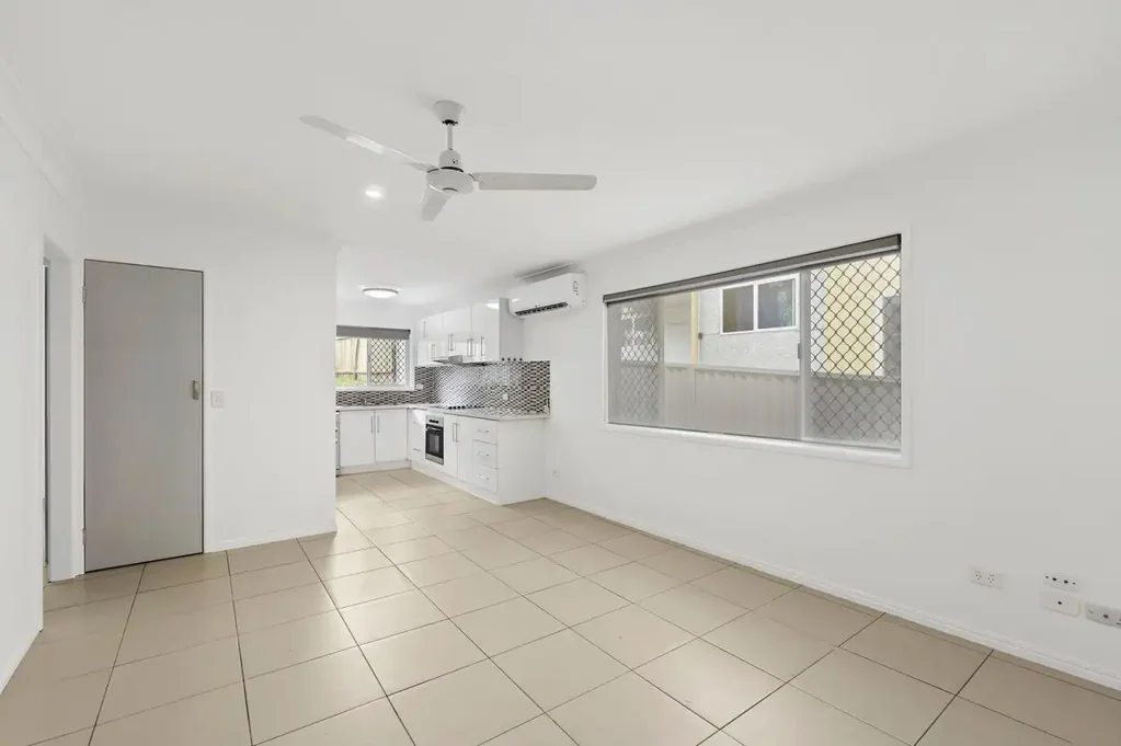 STYLISH DUPLEX IN CENTRAL LOCATION WITH HUGE BACK COURTYARD