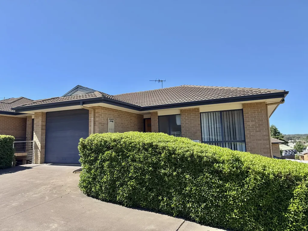 Young 2ਬੈੱਡਰੂਮ Set & Forget Investment!