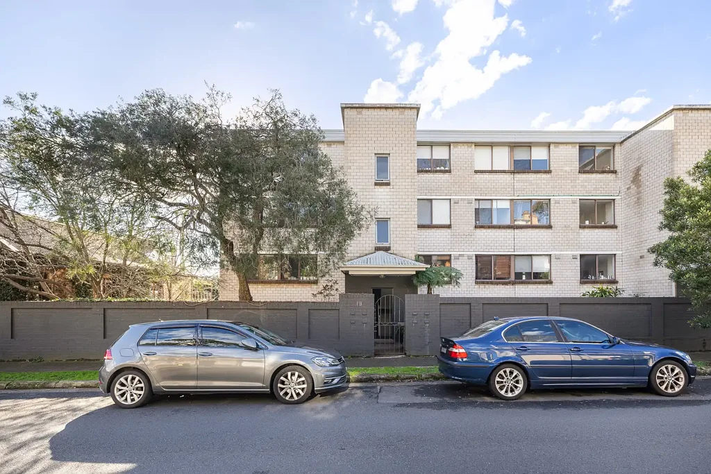 Balmain 2Habitaciones North-facing apartment in prime village setting