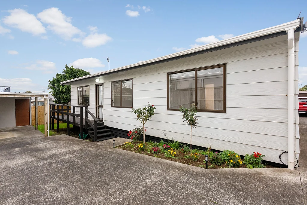 2/80 Kenderdine Road, Papatoetoe, Manukau City, Auckland